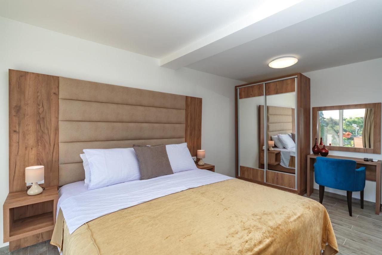 Mika'S Seaview Apartments Bar Chambre photo