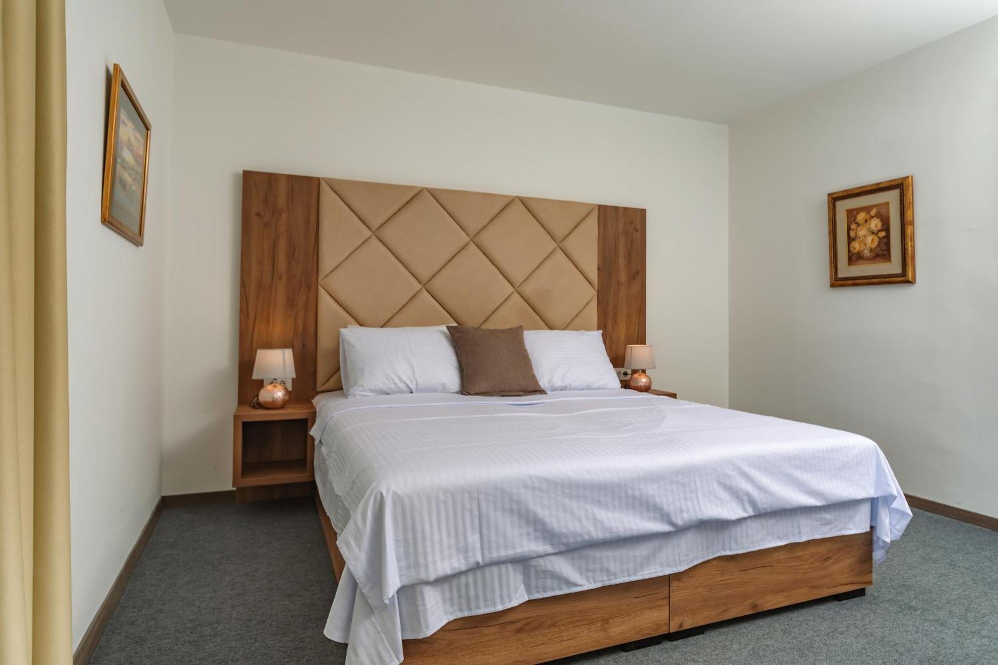 Mika'S Seaview Apartments Bar Chambre photo