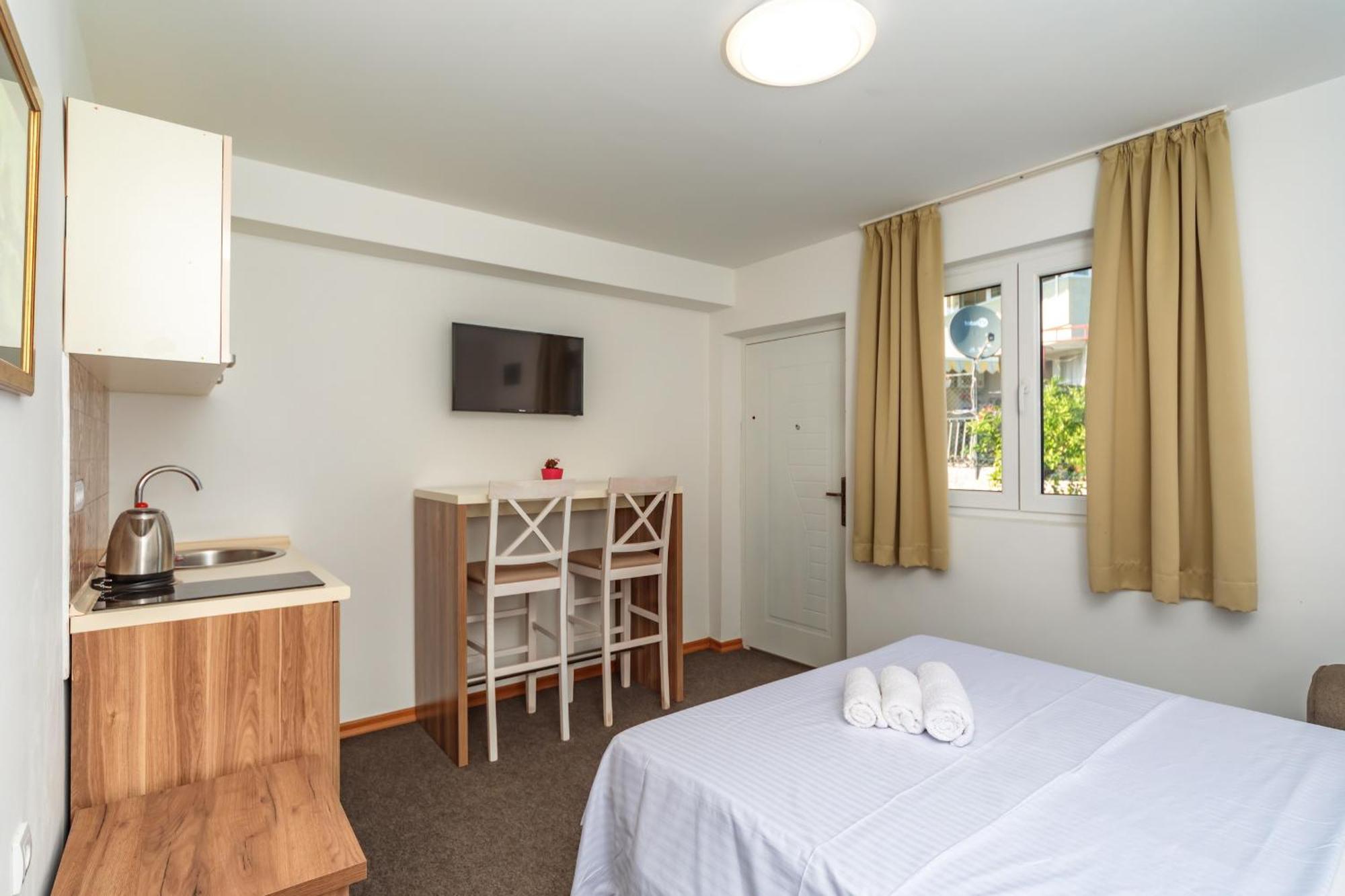 Mika'S Seaview Apartments Bar Chambre photo
