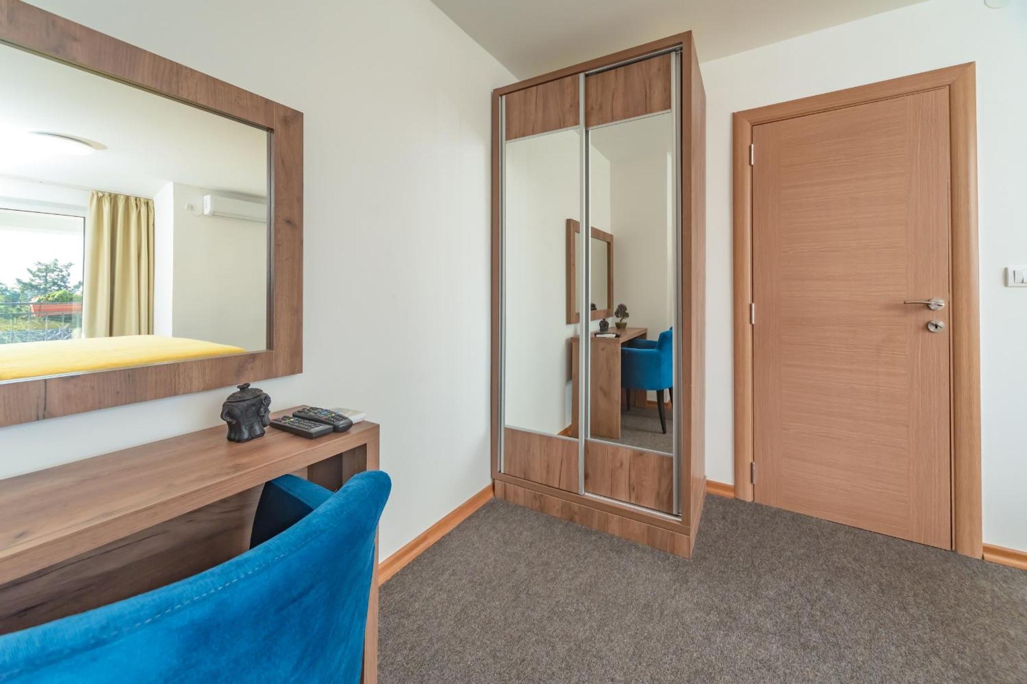 Mika'S Seaview Apartments Bar Chambre photo